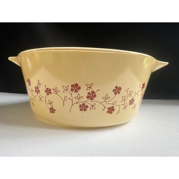 Pyrex trailing flowers 2.5 qt casserole bowl - Picture 1 of 5